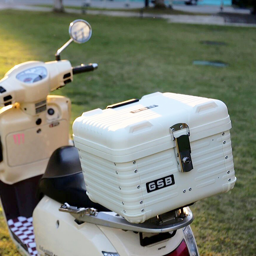 Bauletto Moto 47L, Box Posteri - Scooter Helmet Set recensione e prezzo