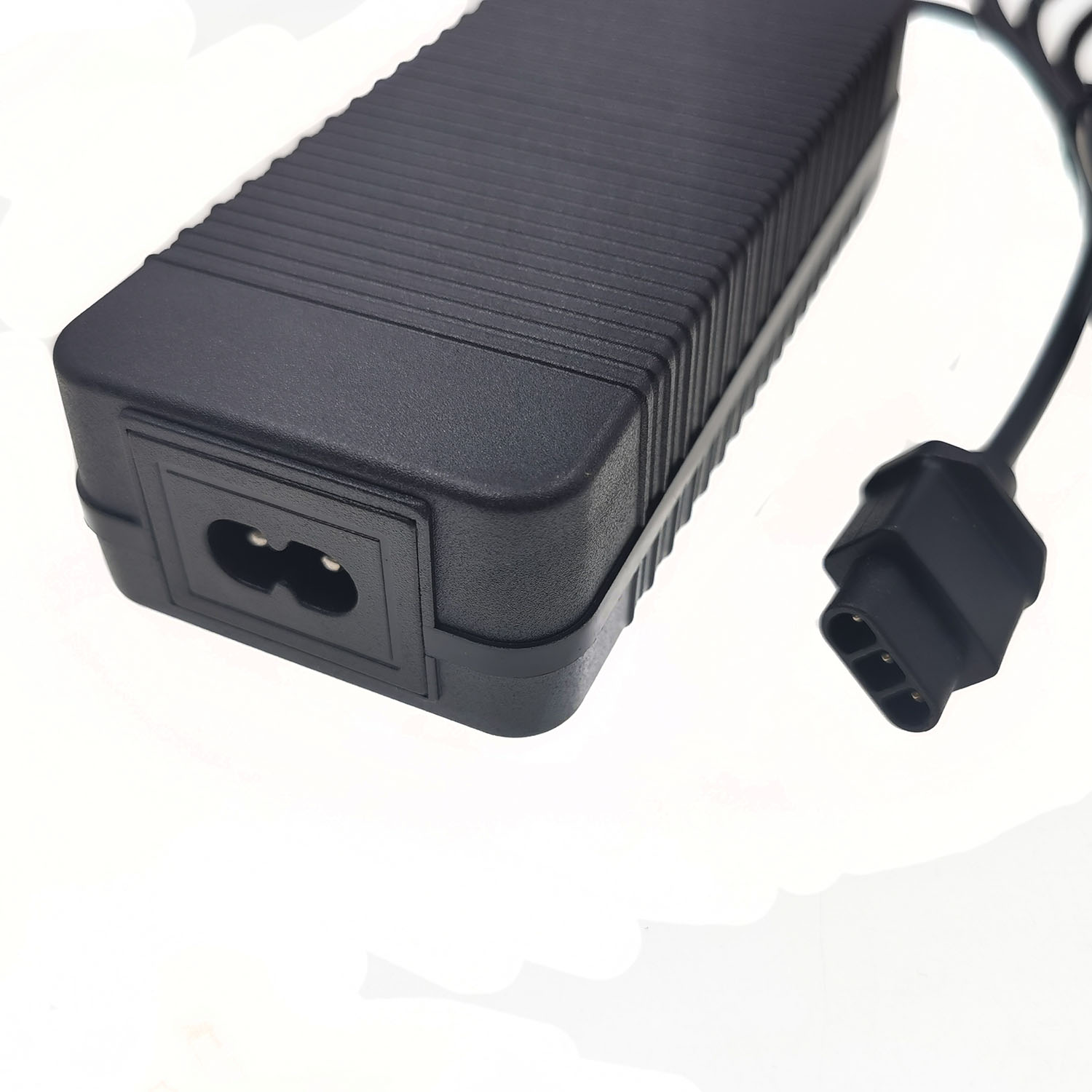 Caricabatteria 53.5V 2A per sc - Electric Scooter Charger recensione e prezzo