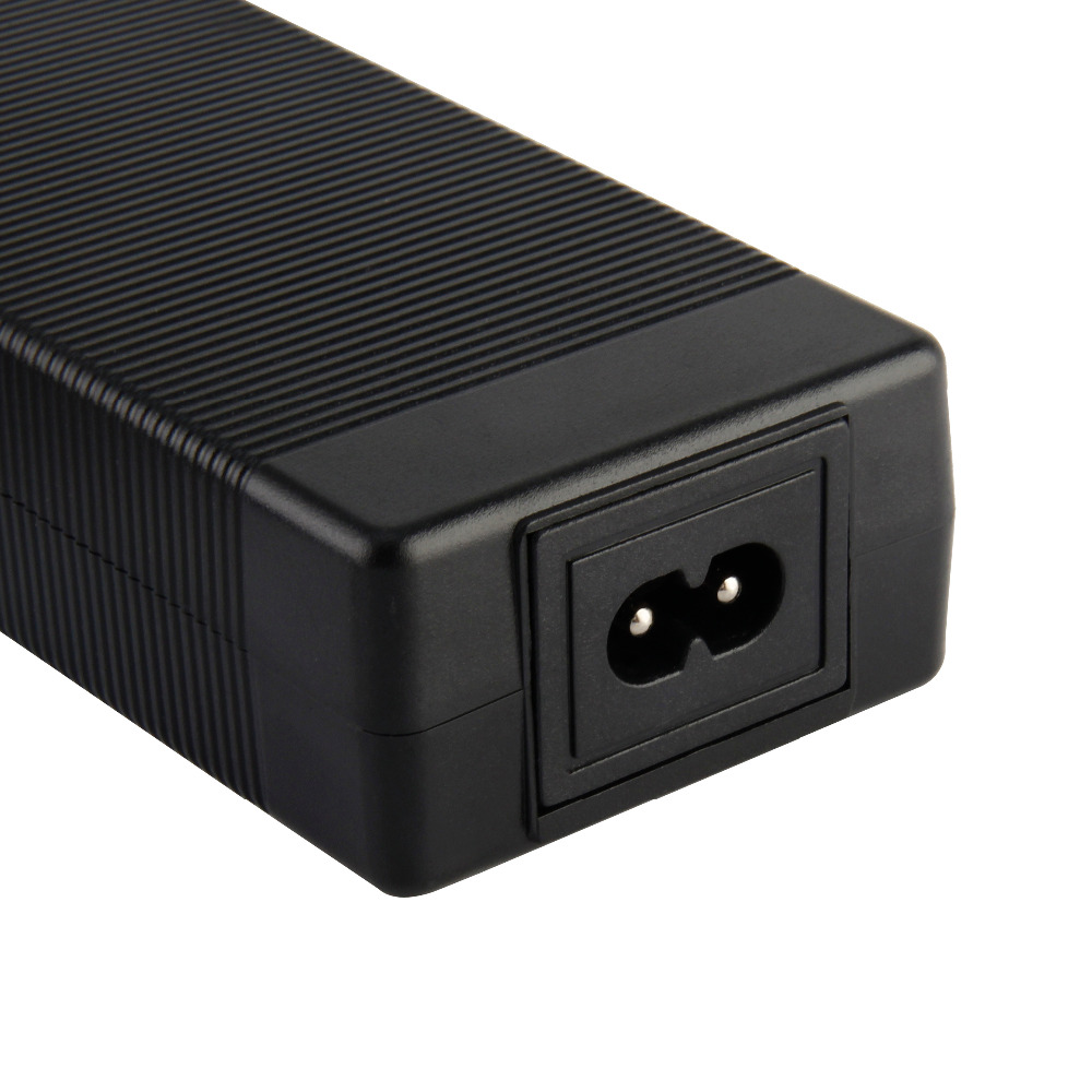 Caricabatterie 36V 2A per batt - Electric Scooter Charger recensione e prezzo